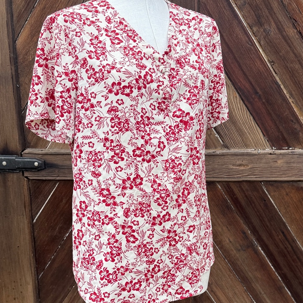 Chic Floral V-Neck Blouse - Red and White Scrub L